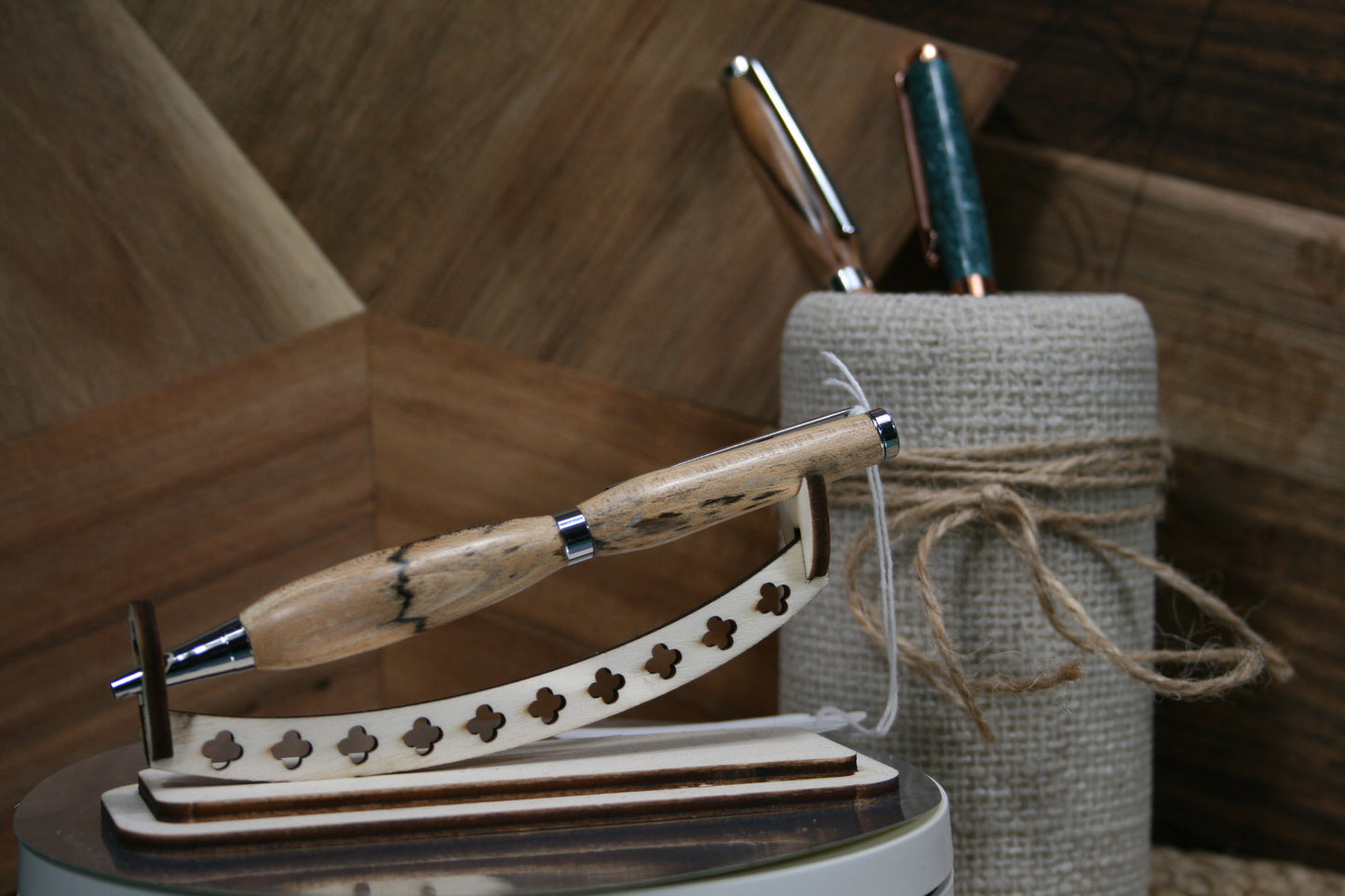 Hand-Turned Elm Ballpoint Pen – Timeless Craft in Your Hands