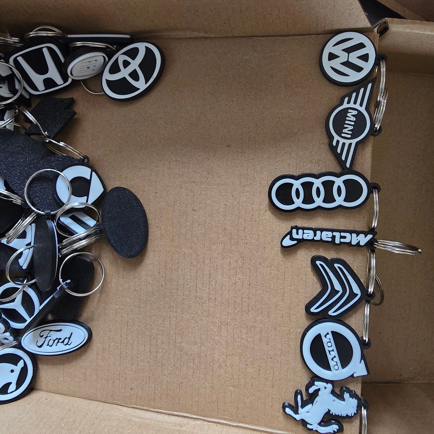 3D-Printed Car Badge Key Ring – Black & White Edition
