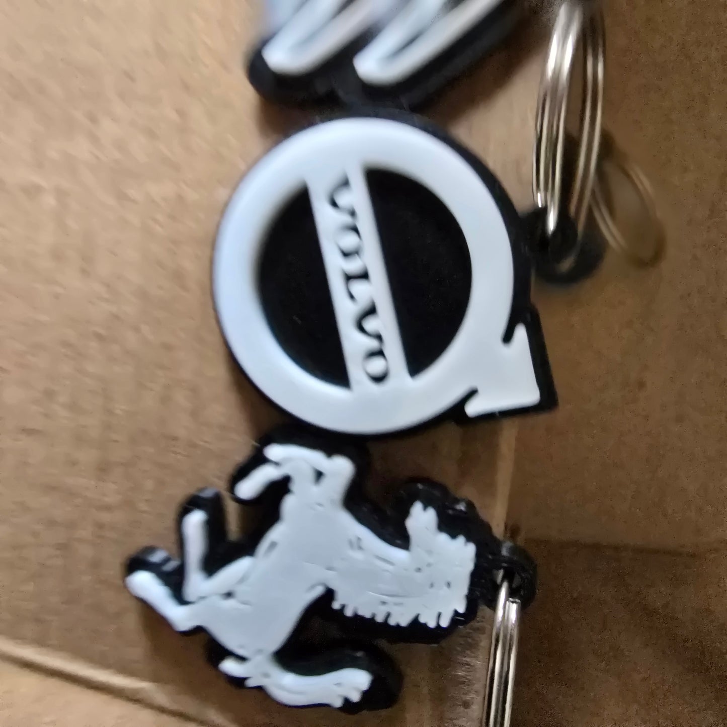 3D-Printed Car Badge Key Ring – Black & White Edition