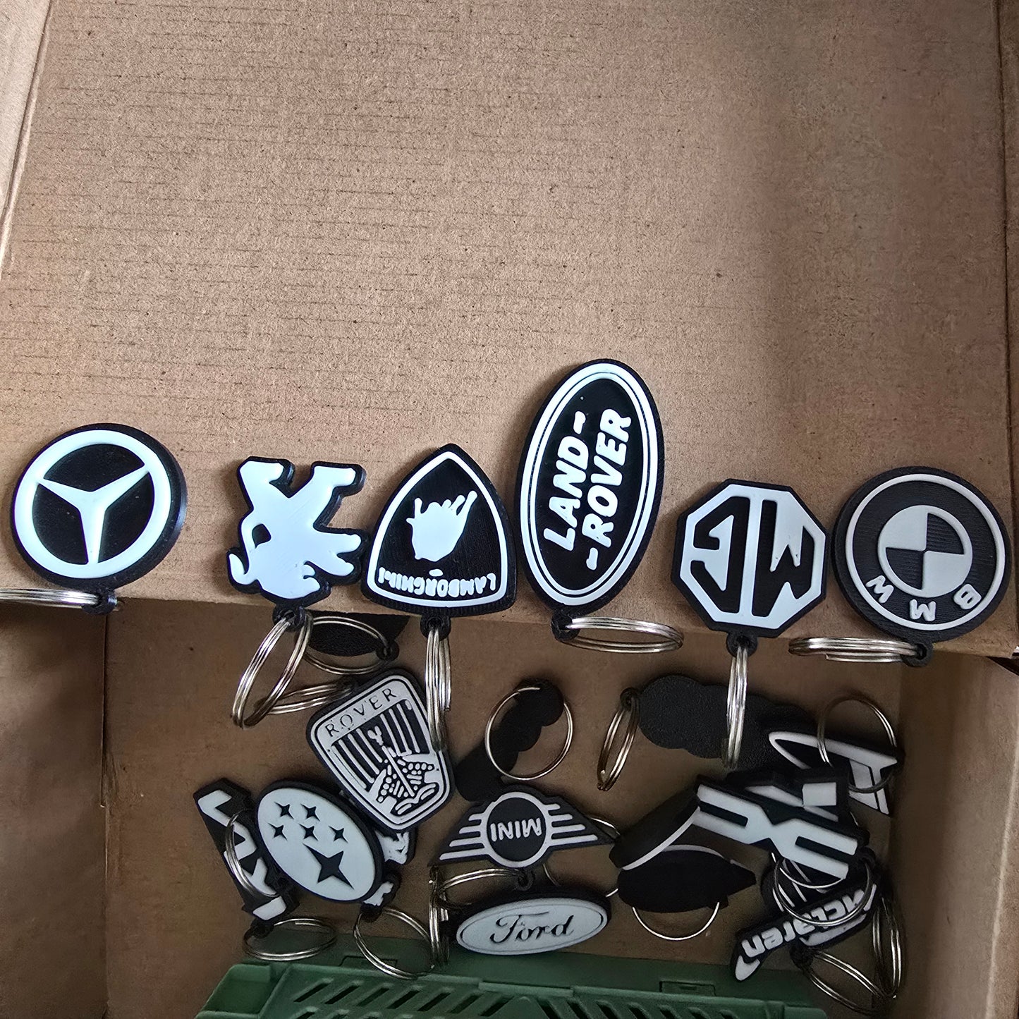 3D-Printed Car Badge Key Ring – Black & White Edition