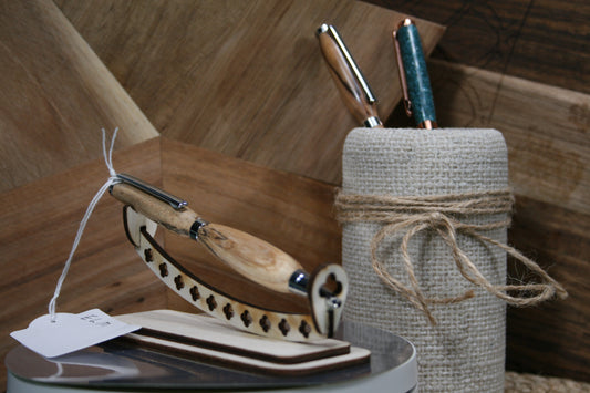Hand-Turned Elm Ballpoint Pen – Timeless Craft in Your Hands